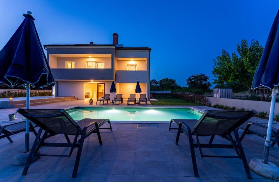 Villa Campi Dalmatia - Odmor u luksuznoj villi s bazenom u Zadru
